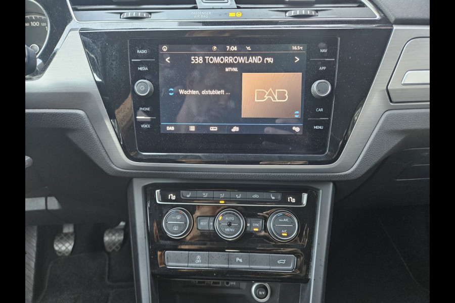 Volkswagen Touran 1.0 TSI Comfortline Business Carplay! Trekhaak! Airco/Clima! Cruise Control! Nette Auto!