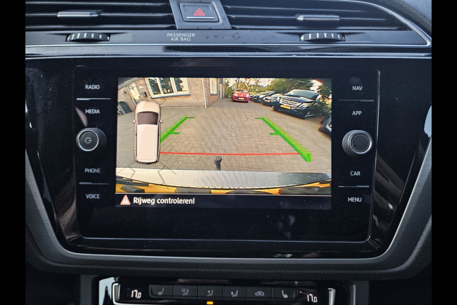 Volkswagen Touran 1.0 TSI Comfortline Business Carplay! Trekhaak! Airco/Clima! Cruise Control! Nette Auto!