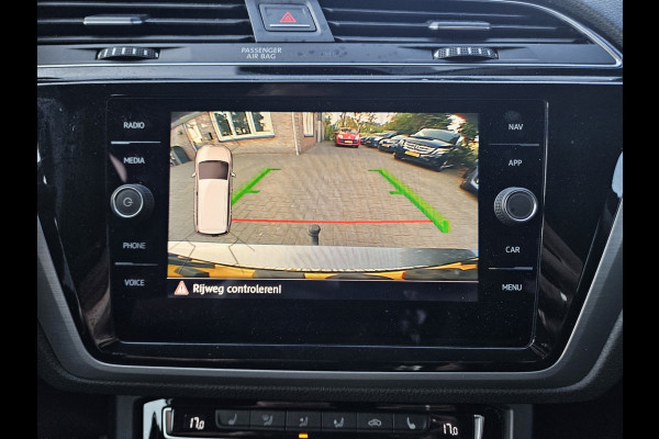 Volkswagen Touran 1.0 TSI Comfortline Business Carplay! Trekhaak! Airco/Clima! Cruise Control! Nette Auto!