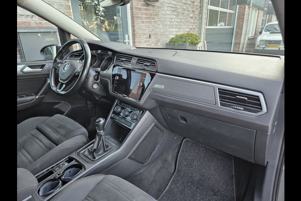 Volkswagen Touran 1.0 TSI Comfortline Business Carplay! Trekhaak! Airco/Clima! Cruise Control! Nette Auto!
