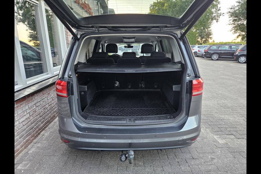 Volkswagen Touran 1.0 TSI Comfortline Business Carplay! Trekhaak! Airco/Clima! Cruise Control! Nette Auto!