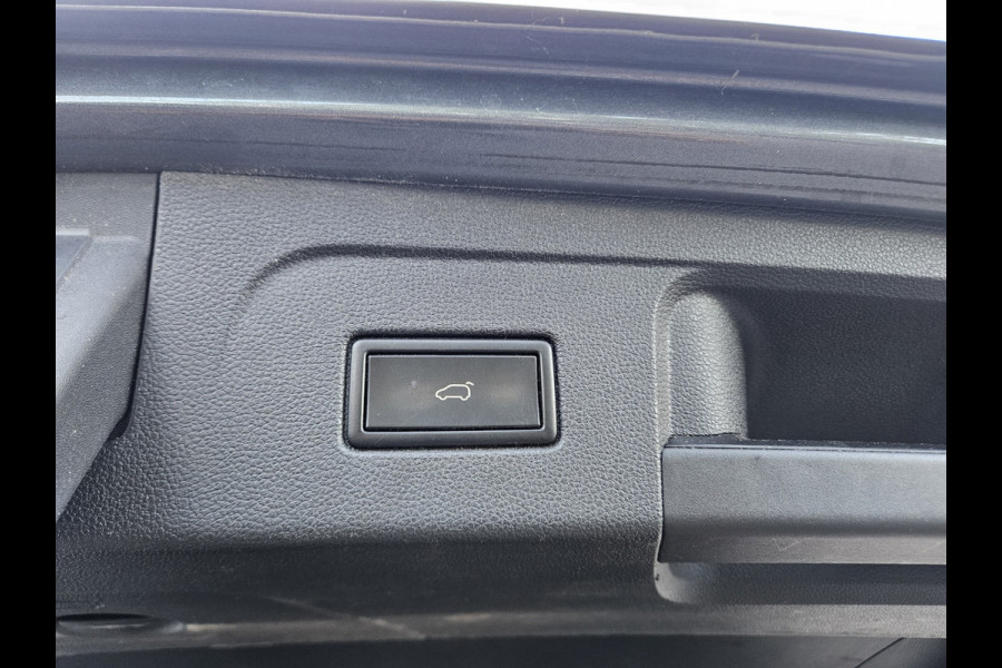 Volkswagen Touran 1.0 TSI Comfortline Business Carplay! Trekhaak! Airco/Clima! Cruise Control! Nette Auto!