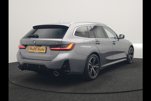 BMW 3 Serie Touring 320e M Sport PHEV SOH 95,9 Dealer O.H | Panodak | Adaptive Cruise | Head Up | Camera | Lederen Sportstoelen Memory & Verwarmd | Blis | Widescreen Navi | Keyless | Apple Carplay | DAB | 18"L.M | Plug In Hybrid
