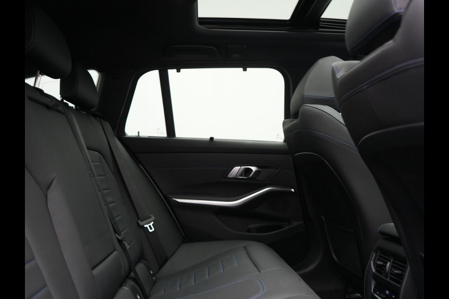 BMW 3 Serie Touring 320e M Sport PHEV SOH 95,9 Dealer O.H | Panodak | Adaptive Cruise | Head Up | Camera | Lederen Sportstoelen Memory & Verwarmd | Blis | Widescreen Navi | Keyless | Apple Carplay | DAB | 18"L.M | Plug In Hybrid