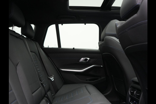 BMW 3 Serie Touring 320e M Sport PHEV SOH 95,9 Dealer O.H | Panodak | Adaptive Cruise | Head Up | Camera | Lederen Sportstoelen Memory & Verwarmd | Blis | Widescreen Navi | Keyless | Apple Carplay | DAB | 18"L.M | Plug In Hybrid