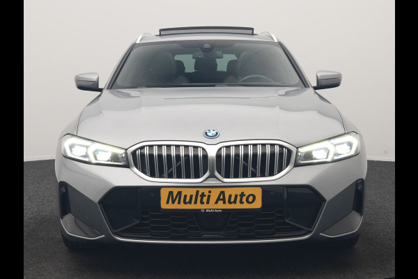 BMW 3 Serie Touring 320e M Sport PHEV SOH 95,9 Dealer O.H | Panodak | Adaptive Cruise | Head Up | Camera | Lederen Sportstoelen Memory & Verwarmd | Blis | Widescreen Navi | Keyless | Apple Carplay | DAB | 18"L.M | Plug In Hybrid