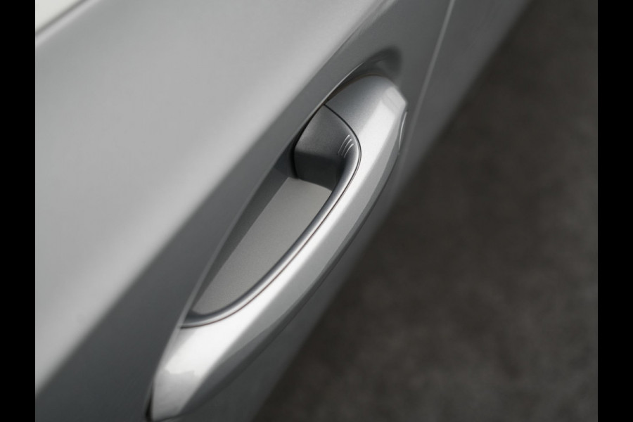 BMW 3 Serie Touring 320e M Sport PHEV SOH 95,9 Dealer O.H | Panodak | Adaptive Cruise | Head Up | Camera | Lederen Sportstoelen Memory & Verwarmd | Blis | Widescreen Navi | Keyless | Apple Carplay | DAB | 18"L.M | Plug In Hybrid