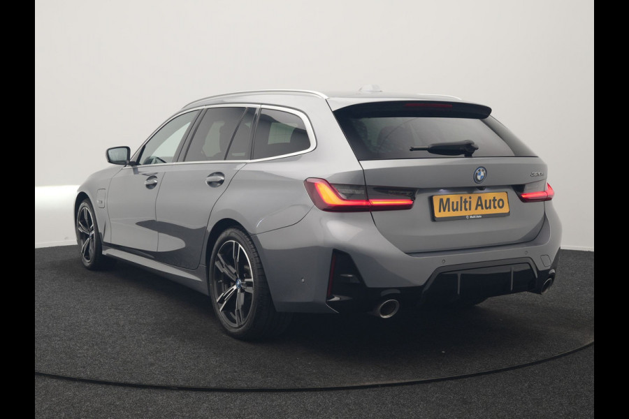 BMW 3 Serie Touring 320e M Sport PHEV SOH 95,9 Dealer O.H | Panodak | Adaptive Cruise | Head Up | Camera | Lederen Sportstoelen Memory & Verwarmd | Blis | Widescreen Navi | Keyless | Apple Carplay | DAB | 18"L.M | Plug In Hybrid
