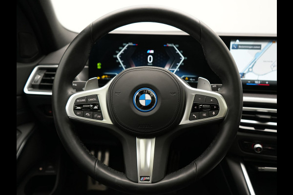 BMW 3 Serie Touring 320e M Sport PHEV SOH 95,9 Dealer O.H | Panodak | Adaptive Cruise | Head Up | Camera | Lederen Sportstoelen Memory & Verwarmd | Blis | Widescreen Navi | Keyless | Apple Carplay | DAB | 18"L.M | Plug In Hybrid