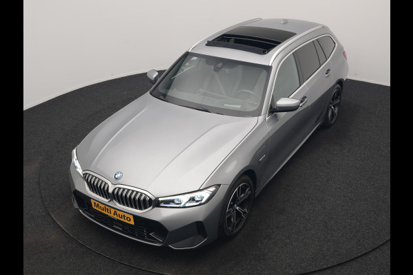 BMW 3 Serie Touring 320e M Sport PHEV SOH 95,9 Dealer O.H | Panodak | Adaptive Cruise | Head Up | Camera | Lederen Sportstoelen Memory & Verwarmd | Blis | Widescreen Navi | Keyless | Apple Carplay | DAB | 18"L.M | Plug In Hybrid