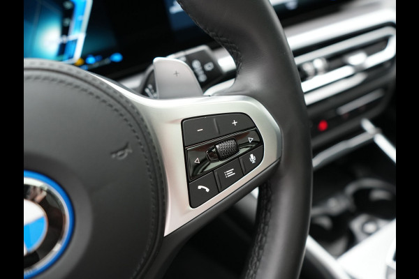BMW 3 Serie Touring 320e M Sport PHEV SOH 95,9 Dealer O.H | Panodak | Adaptive Cruise | Head Up | Camera | Lederen Sportstoelen Memory & Verwarmd | Blis | Widescreen Navi | Keyless | Apple Carplay | DAB | 18"L.M | Plug In Hybrid
