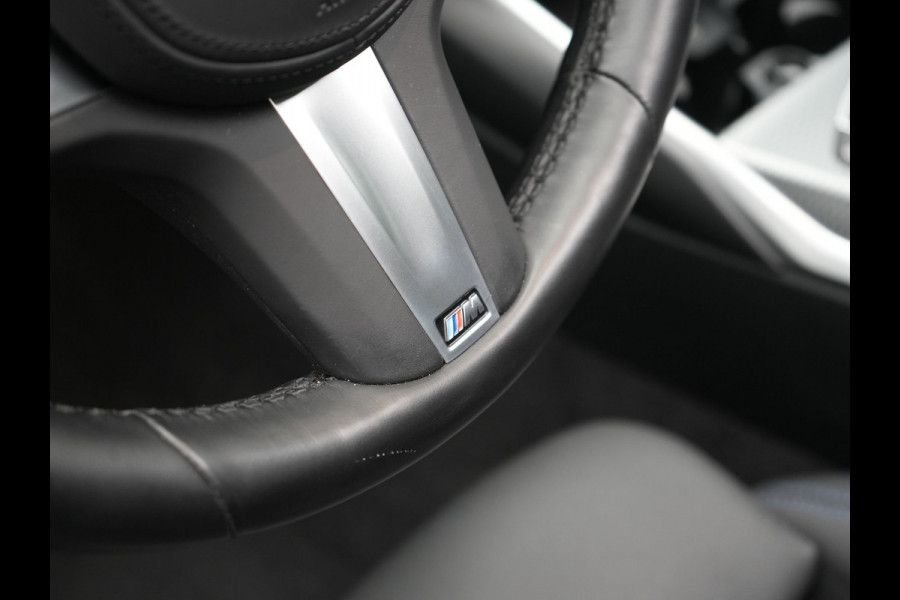 BMW 3 Serie Touring 320e M Sport PHEV SOH 95,9 Dealer O.H | Panodak | Adaptive Cruise | Head Up | Camera | Lederen Sportstoelen Memory & Verwarmd | Blis | Widescreen Navi | Keyless | Apple Carplay | DAB | 18"L.M | Plug In Hybrid