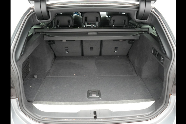 BMW 3 Serie Touring 320e M Sport PHEV SOH 95,9 Dealer O.H | Panodak | Adaptive Cruise | Head Up | Camera | Lederen Sportstoelen Memory & Verwarmd | Blis | Widescreen Navi | Keyless | Apple Carplay | DAB | 18"L.M | Plug In Hybrid