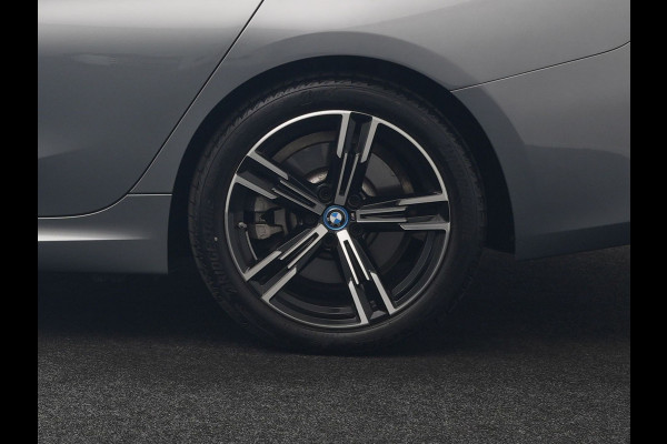 BMW 3 Serie Touring 320e M Sport PHEV SOH 95,9 Dealer O.H | Panodak | Adaptive Cruise | Head Up | Camera | Lederen Sportstoelen Memory & Verwarmd | Blis | Widescreen Navi | Keyless | Apple Carplay | DAB | 18"L.M | Plug In Hybrid