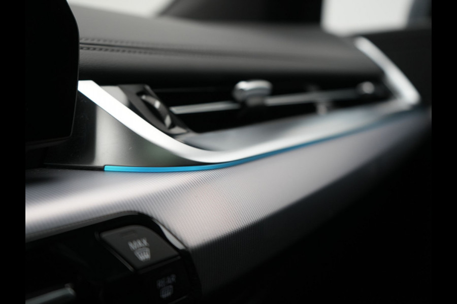 BMW 2 Serie Active Tourer 225e xDrive Luxury Line PHEV 245pk Dealer O.H | Trekhaak | Panodak | Adaptive Cruise | Lederen Sportstoelen Massage & Memory | Stoelen & Stuur Verwarmd | Blis | Sfeerverlichting | Apple Carplay | Widescreen Navigatie | Plug In Hybrid |