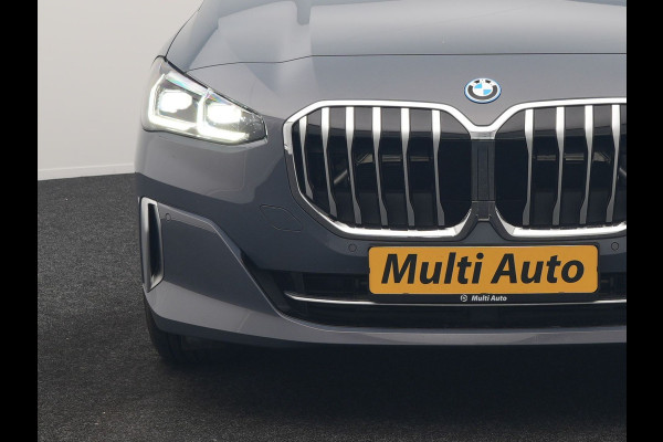 BMW 2 Serie Active Tourer 225e xDrive Luxury Line PHEV 245pk Dealer O.H | Trekhaak | Panodak | Adaptive Cruise | Lederen Sportstoelen Massage & Memory | Stoelen & Stuur Verwarmd | Blis | Sfeerverlichting | Apple Carplay | Widescreen Navigatie | Plug In Hybrid |