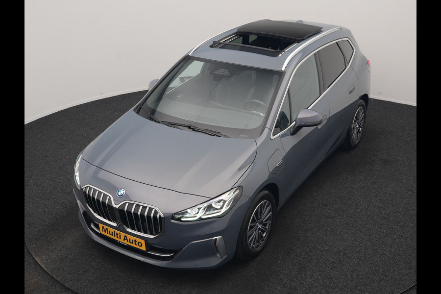 BMW 2 Serie Active Tourer 225e xDrive Luxury Line PHEV 245pk Dealer O.H | Trekhaak | Panodak | Adaptive Cruise | Lederen Sportstoelen Massage & Memory | Stoelen & Stuur Verwarmd | Blis | Sfeerverlichting | Apple Carplay | Widescreen Navigatie | Plug In Hybrid |