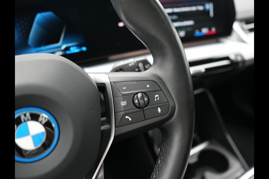 BMW 2 Serie Active Tourer 225e xDrive Luxury Line PHEV 245pk Dealer O.H | Trekhaak | Panodak | Adaptive Cruise | Lederen Sportstoelen Massage & Memory | Stoelen & Stuur Verwarmd | Blis | Sfeerverlichting | Apple Carplay | Widescreen Navigatie | Plug In Hybrid |