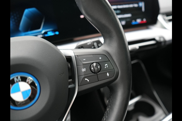 BMW 2 Serie Active Tourer 225e xDrive Luxury Line PHEV 245pk Dealer O.H | Trekhaak | Panodak | Adaptive Cruise | Lederen Sportstoelen Massage & Memory | Stoelen & Stuur Verwarmd | Blis | Sfeerverlichting | Apple Carplay | Widescreen Navigatie | Plug In Hybrid |