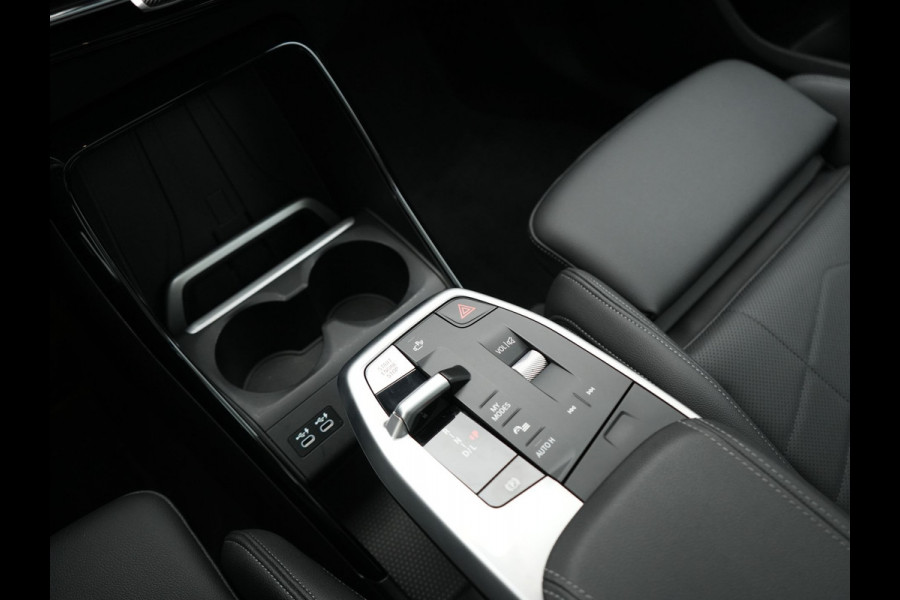 BMW 2 Serie Active Tourer 225e xDrive Luxury Line PHEV 245pk Dealer O.H | Trekhaak | Panodak | Adaptive Cruise | Lederen Sportstoelen Massage & Memory | Stoelen & Stuur Verwarmd | Blis | Sfeerverlichting | Apple Carplay | Widescreen Navigatie | Plug In Hybrid |