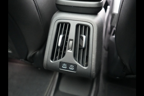 BMW 2 Serie Active Tourer 225e xDrive Luxury Line PHEV 245pk Dealer O.H | Trekhaak | Panodak | Adaptive Cruise | Lederen Sportstoelen Massage & Memory | Stoelen & Stuur Verwarmd | Blis | Sfeerverlichting | Apple Carplay | Widescreen Navigatie | Plug In Hybrid |