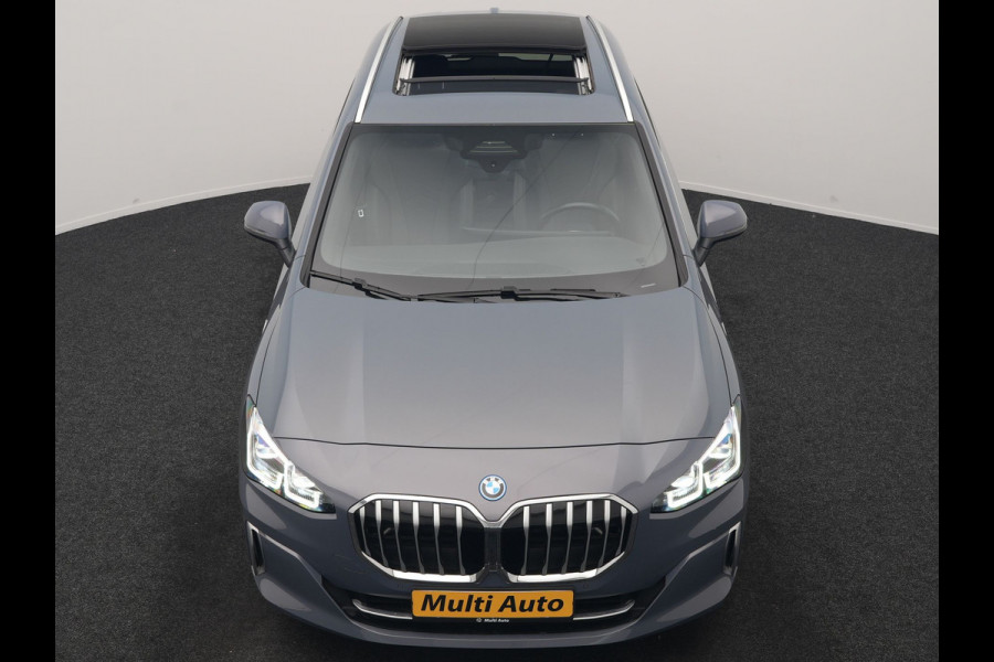 BMW 2 Serie Active Tourer 225e xDrive Luxury Line PHEV 245pk Dealer O.H | Trekhaak | Panodak | Adaptive Cruise | Lederen Sportstoelen Massage & Memory | Stoelen & Stuur Verwarmd | Blis | Sfeerverlichting | Apple Carplay | Widescreen Navigatie | Plug In Hybrid |