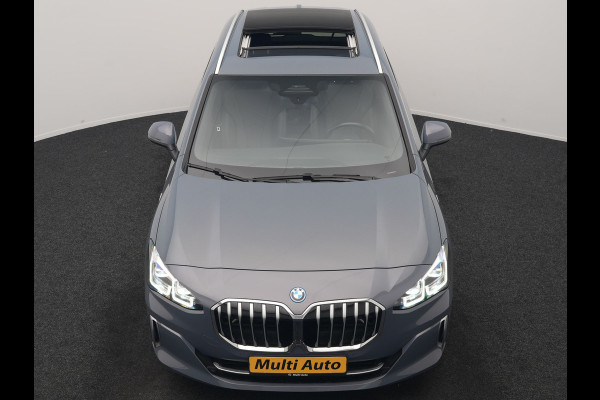 BMW 2 Serie Active Tourer 225e xDrive Luxury Line PHEV 245pk Dealer O.H | Trekhaak | Panodak | Adaptive Cruise | Lederen Sportstoelen Massage & Memory | Stoelen & Stuur Verwarmd | Blis | Sfeerverlichting | Apple Carplay | Widescreen Navigatie | Plug In Hybrid |