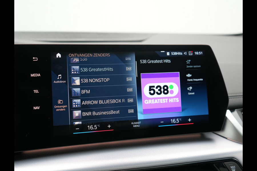 BMW 2 Serie Active Tourer 225e xDrive Luxury Line PHEV 245pk Dealer O.H | Trekhaak | Panodak | Adaptive Cruise | Lederen Sportstoelen Massage & Memory | Stoelen & Stuur Verwarmd | Blis | Sfeerverlichting | Apple Carplay | Widescreen Navigatie | Plug In Hybrid |