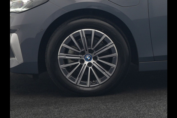 BMW 2 Serie Active Tourer 225e xDrive Luxury Line PHEV 245pk Dealer O.H | Trekhaak | Panodak | Adaptive Cruise | Lederen Sportstoelen Massage & Memory | Stoelen & Stuur Verwarmd | Blis | Sfeerverlichting | Apple Carplay | Widescreen Navigatie | Plug In Hybrid |