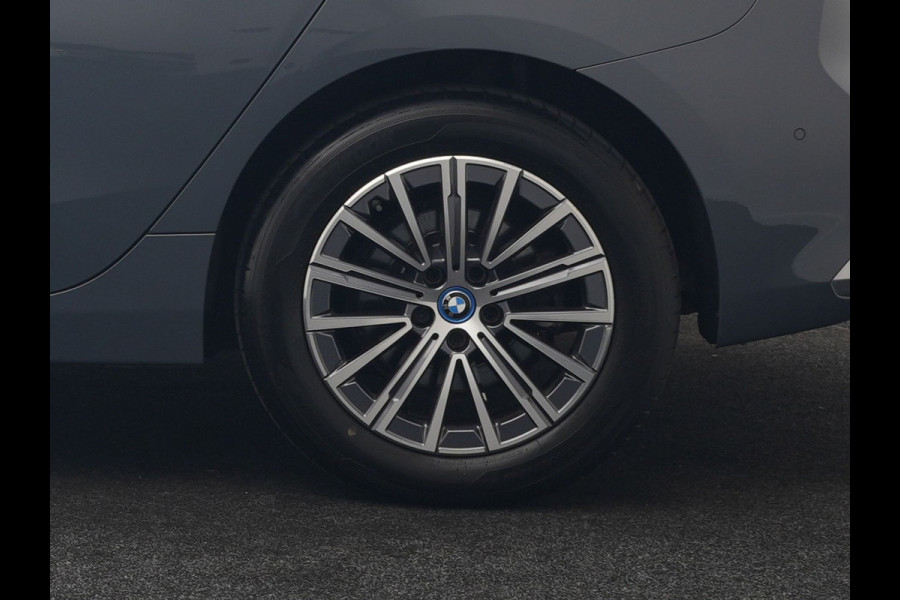 BMW 2 Serie Active Tourer 225e xDrive Luxury Line PHEV 245pk Dealer O.H | Trekhaak | Panodak | Adaptive Cruise | Lederen Sportstoelen Massage & Memory | Stoelen & Stuur Verwarmd | Blis | Sfeerverlichting | Apple Carplay | Widescreen Navigatie | Plug In Hybrid |