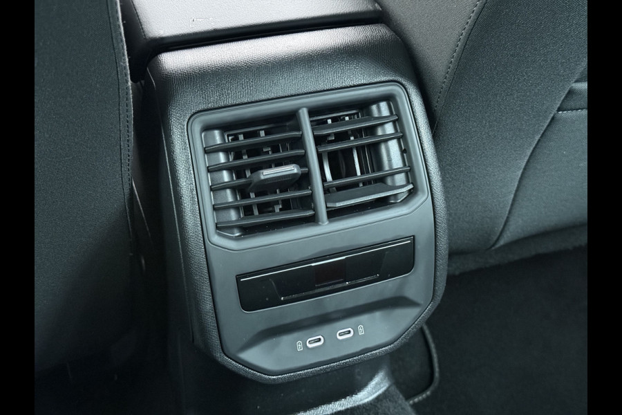 Seat Leon Sportstourer 1.5TSI 131PK Adap.Cruise Trekhaak 3-Zone Ecc Camera Navi Apple Carplay Android Auto Pdc Style Business Intense Lmv Led Bluetooth Keyless Isofix 1.400KG Trekgewicht Rijstrooksensor 1e Eigenaar Dealeronderhouden Origineel Nederlandse Auto