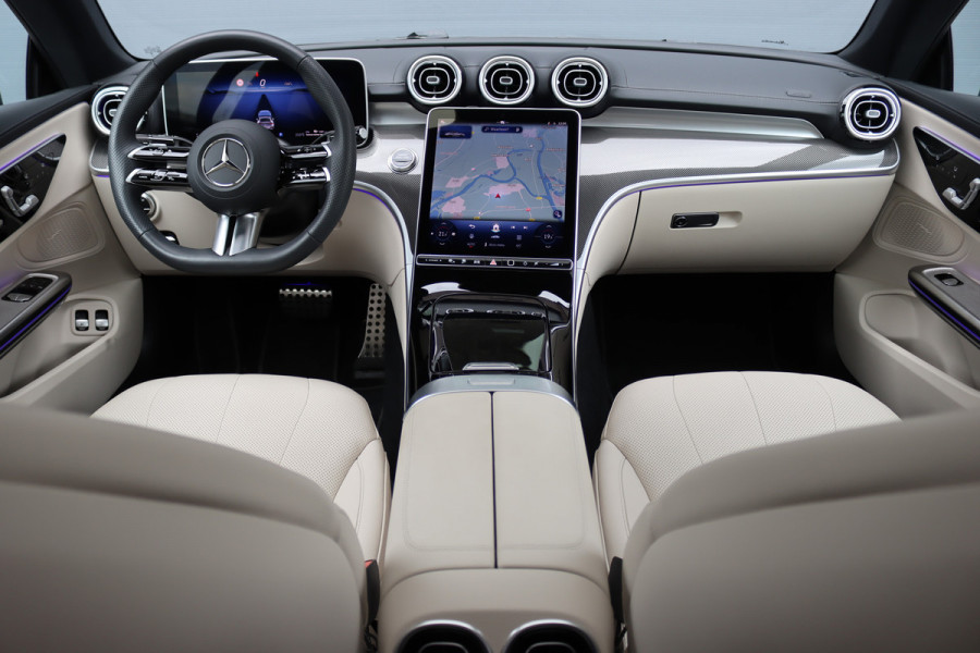 Mercedes-Benz CLE Coupé 300 e AMG Line | Panoramadak | Distronic | Massage | Stoelventilatie | Digital Light | Verwarmd Stuurwiel | Memory | Keyless Go | Leder |