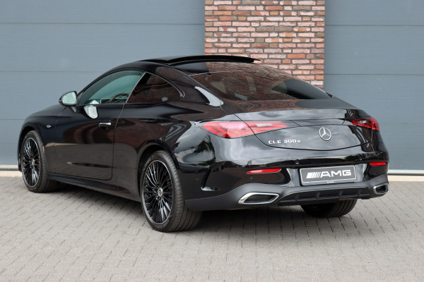 Mercedes-Benz CLE Coupé 300 e AMG Line | Panoramadak | Distronic | Massage | Stoelventilatie | Digital Light | Verwarmd Stuurwiel | Memory | Keyless Go | Leder |