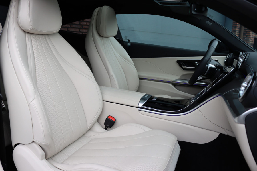 Mercedes-Benz CLE Coupé 300 e AMG Line | Panoramadak | Distronic | Massage | Stoelventilatie | Digital Light | Verwarmd Stuurwiel | Memory | Keyless Go | Leder |