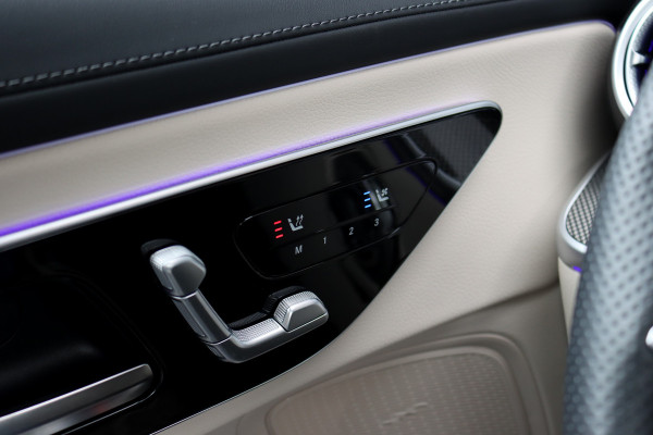 Mercedes-Benz CLE Coupé 300 e AMG Line | Panoramadak | Distronic | Massage | Stoelventilatie | Digital Light | Verwarmd Stuurwiel | Memory | Keyless Go | Leder |