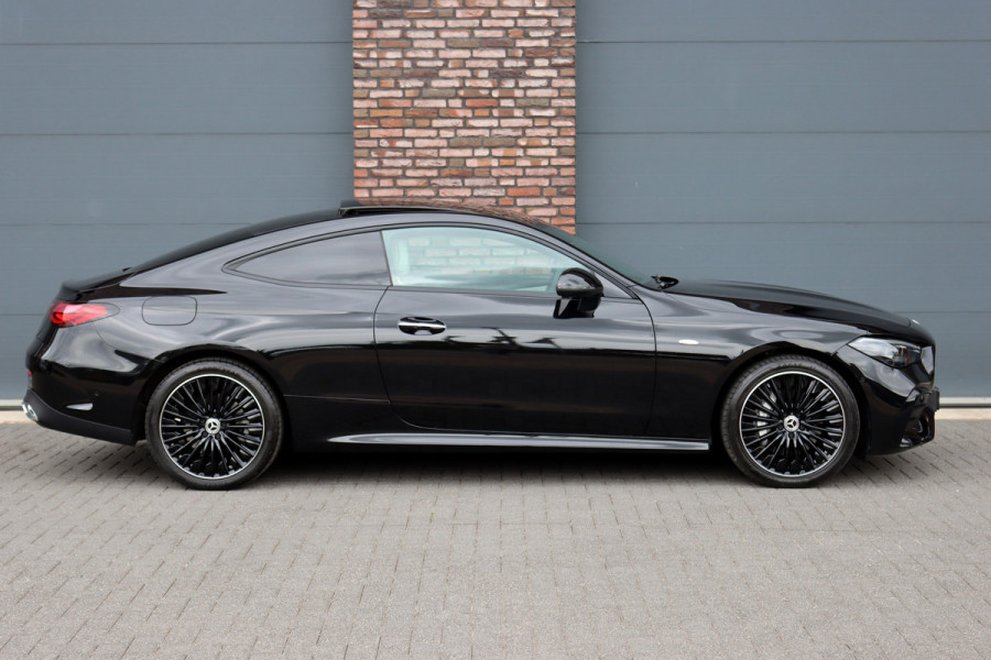 Mercedes-Benz CLE Coupé 300 e AMG Line | Panoramadak | Distronic | Massage | Stoelventilatie | Digital Light | Verwarmd Stuurwiel | Memory | Keyless Go | Leder |