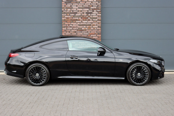 Mercedes-Benz CLE Coupé 300 e AMG Line | Panoramadak | Distronic | Massage | Stoelventilatie | Digital Light | Verwarmd Stuurwiel | Memory | Keyless Go | Leder |