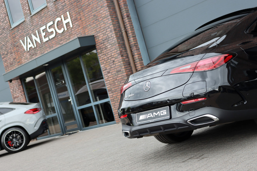 Mercedes-Benz CLE Coupé 300 e AMG Line | Panoramadak | Distronic | Massage | Stoelventilatie | Digital Light | Verwarmd Stuurwiel | Memory | Keyless Go | Leder |