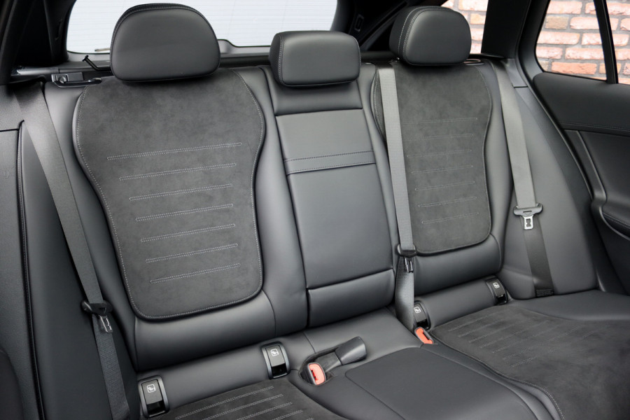 Mercedes-Benz C-Klasse Estate 300 e AMG Line | Distronic | Panoramadak | Memory | Surround Camera | Verwarmd Stuurwiel | Carplay | Sfeerverlichting Premium |
