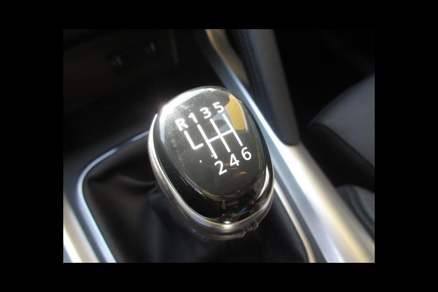 Renault Kadjar 1.3 TCe 140PK Intens | NAVI | CAMERA | 19" LM | DEALER ONDERHOUDEN | STOELVERWARMING | LED | CLIMAT CONTROL |