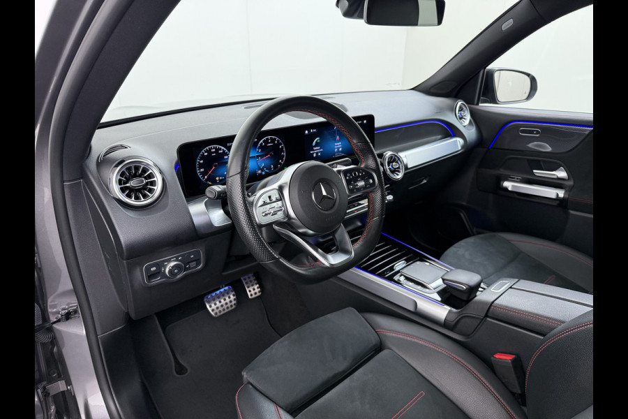 Mercedes-Benz Glb 200 AMG // Trekhaak // 360 Camera // Nightpakket // Carplay // Augmented Reality // 19" AMG Velgen