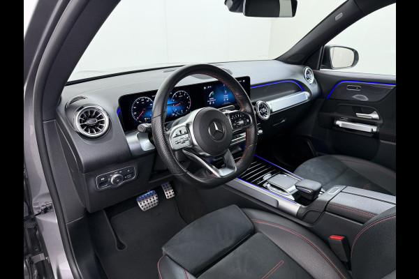Mercedes-Benz Glb 200 AMG // Trekhaak // 360 Camera // Nightpakket // Carplay // Augmented Reality // 19" AMG Velgen