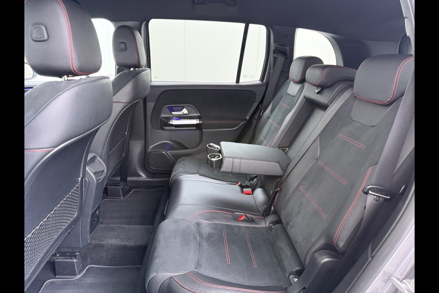 Mercedes-Benz Glb 200 AMG // Trekhaak // 360 Camera // Nightpakket // Carplay // Augmented Reality // 19" AMG Velgen