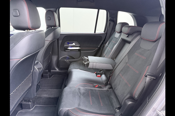 Mercedes-Benz Glb 200 AMG // Trekhaak // 360 Camera // Nightpakket // Carplay // Augmented Reality // 19" AMG Velgen