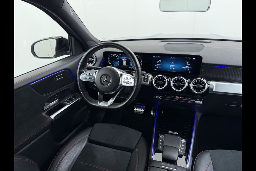 Mercedes-Benz Glb 200 AMG // Trekhaak // 360 Camera // Nightpakket // Carplay // Augmented Reality // 19" AMG Velgen
