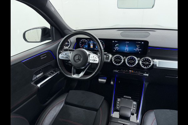Mercedes-Benz Glb 200 AMG // Trekhaak // 360 Camera // Nightpakket // Carplay // Augmented Reality // 19" AMG Velgen