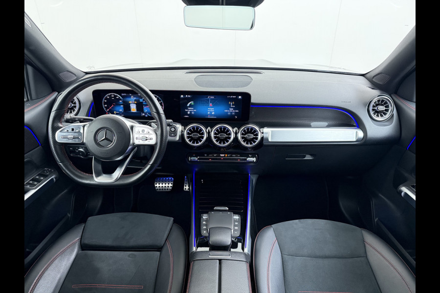 Mercedes-Benz Glb 200 AMG // Trekhaak // 360 Camera // Nightpakket // Carplay // Augmented Reality // 19" AMG Velgen