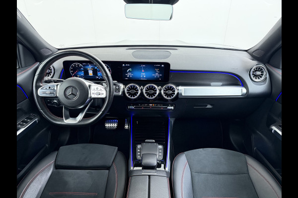 Mercedes-Benz Glb 200 AMG // Trekhaak // 360 Camera // Nightpakket // Carplay // Augmented Reality // 19" AMG Velgen