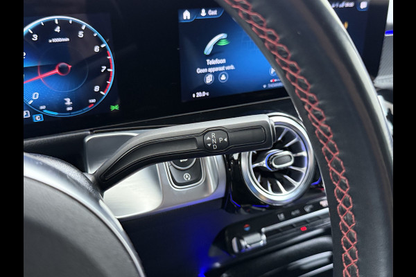 Mercedes-Benz Glb 200 AMG // Trekhaak // 360 Camera // Nightpakket // Carplay // Augmented Reality // 19" AMG Velgen