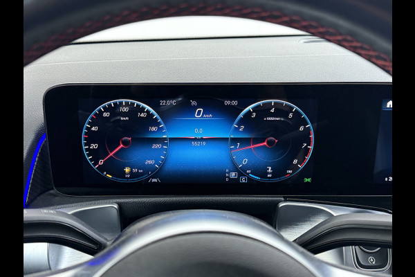 Mercedes-Benz Glb 200 AMG // Trekhaak // 360 Camera // Nightpakket // Carplay // Augmented Reality // 19" AMG Velgen